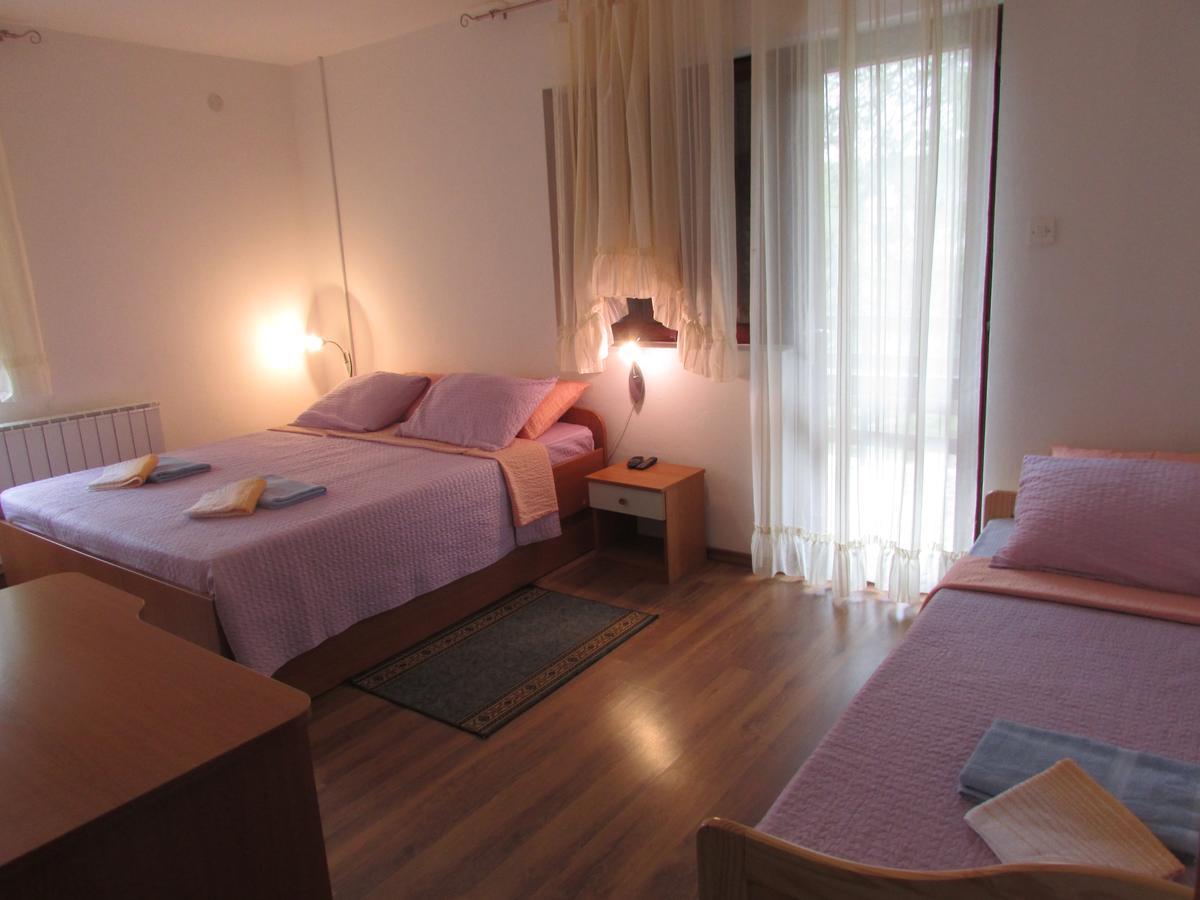 House Nenad Hotel พลิตวิชกา เยเซรา ภายนอก รูปภาพ